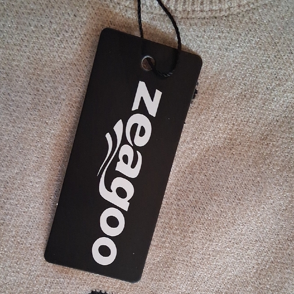 Zeagoo Beige and Black Knit Sweater - Picture 4 of 7